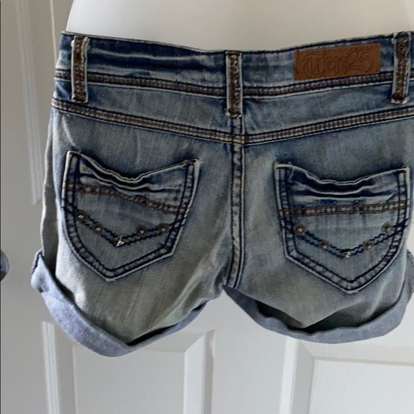 Denim shorts - Picture 2 of 7